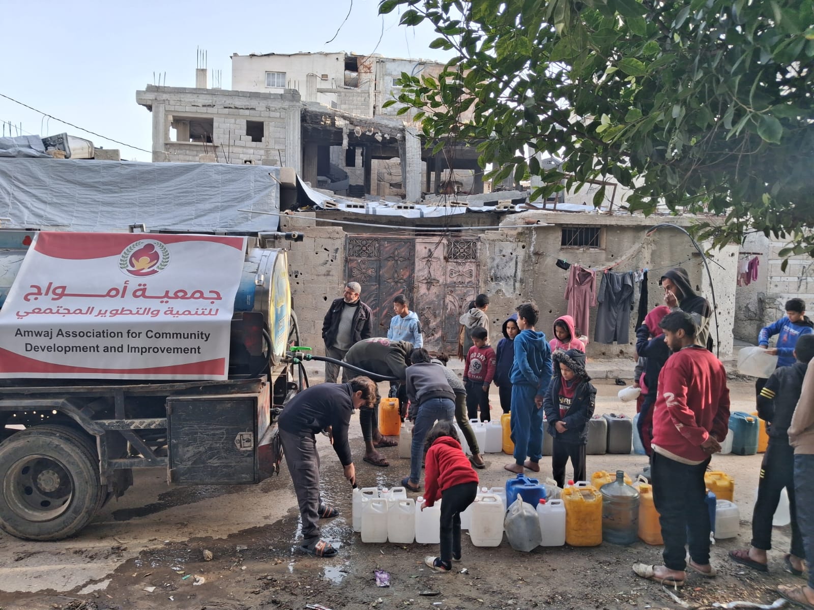 توفير مياه شرب آمنه ونظيفه النازحين